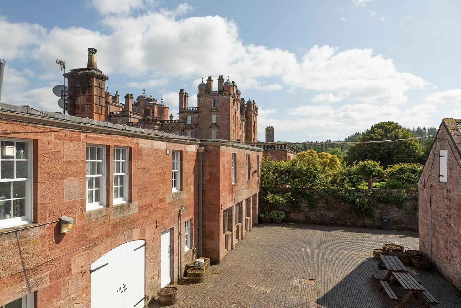 Stableyard Studio: Drumlanrig Castle Thornhill  Bagian luar foto