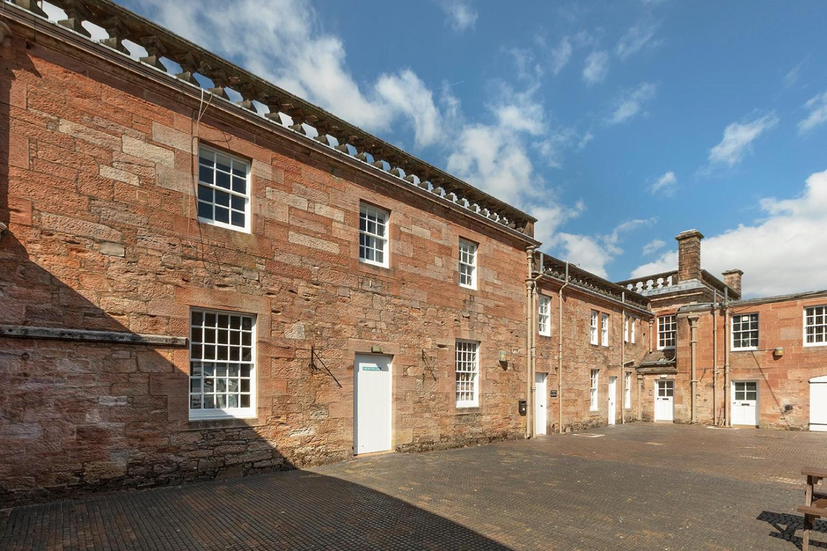 Stableyard Studio: Drumlanrig Castle Thornhill  Bagian luar foto